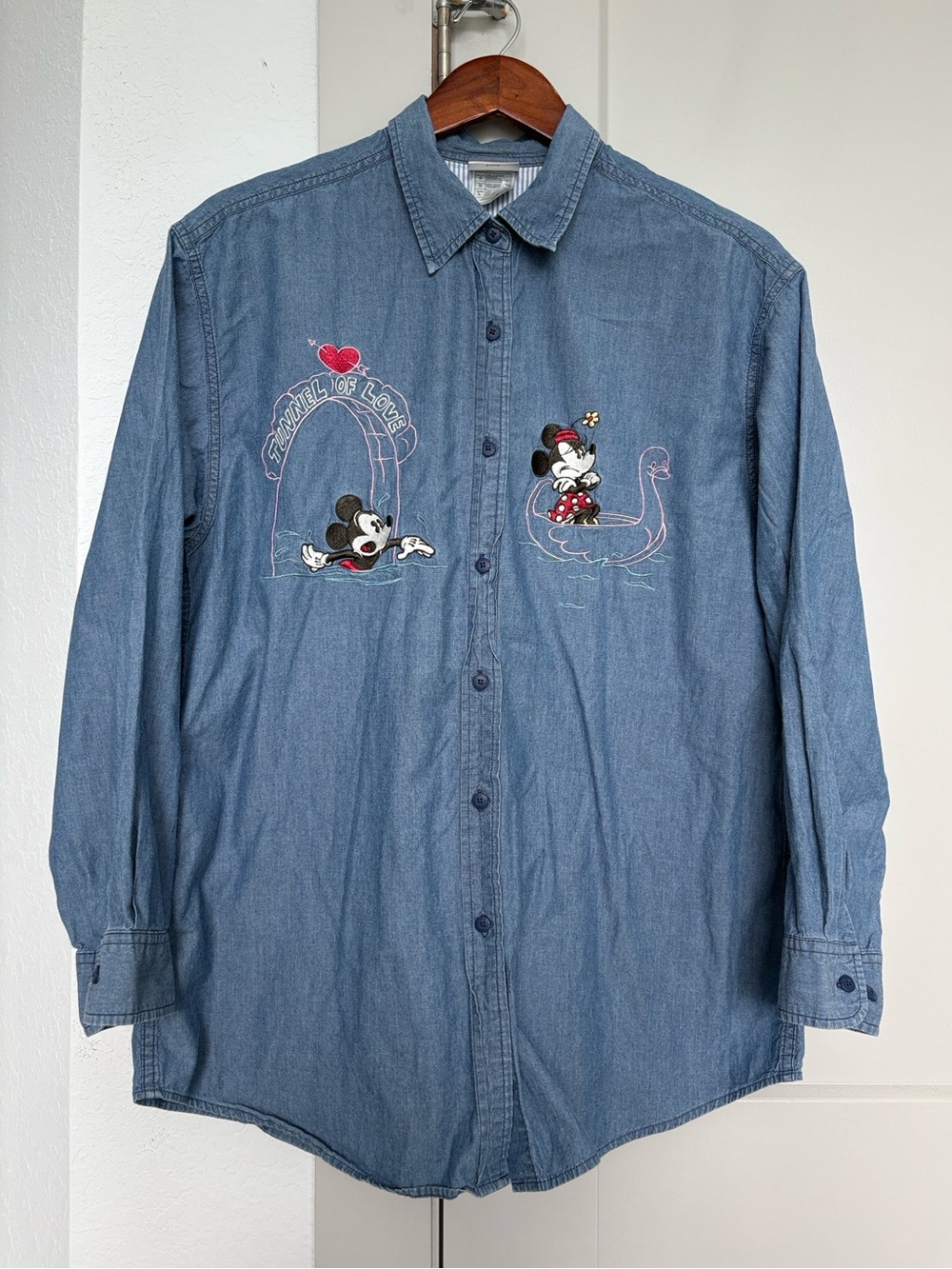 VINTAGE DISNEY STORE FUNNEL OF LOVE CHAMBRAY BUTTON DOWN WOMENS LARGE